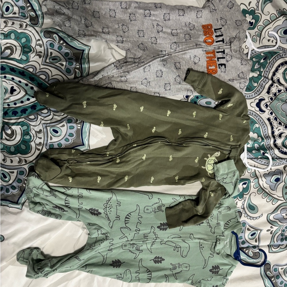 Carter baby sleepers size 6M